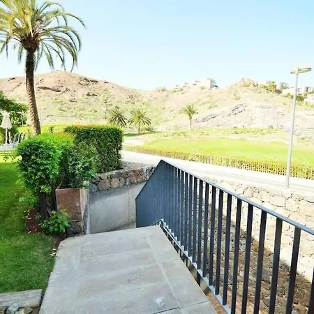 Stunning Detached Garden With Private Pool *